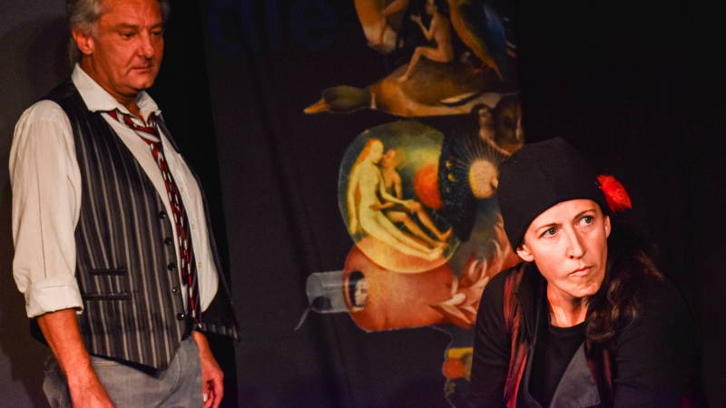 Faust und Mephisto diskutieren im Hoftheater (Faust I von Goethe)