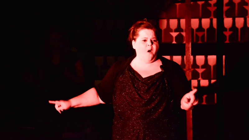 Gudrun Wilk mischt die Milchbar im Hoftheater auf.